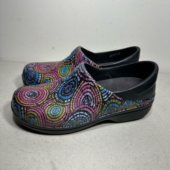 CROCS Dual Comfort Women's Size 8 Colorful Pattern Work Clogs Non-Slip Shoes - Picture 4 of 7